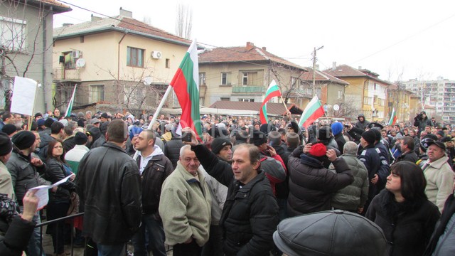 Протестиращи преградиха магистралата София - Перник