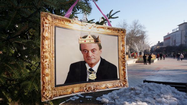 Кметът на Варна няма да подава оставка, въпреки самозапалилия се Пламен