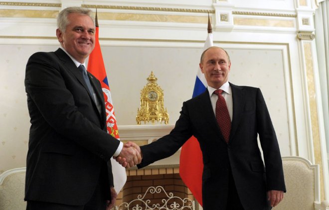 Братята сърби окичиха с орден Владимир Путин 