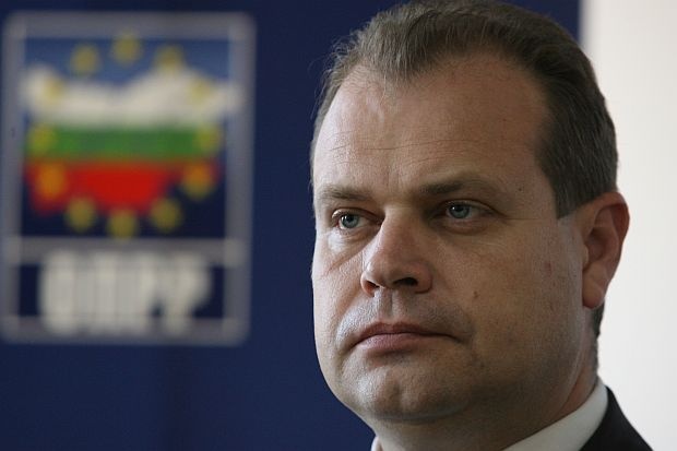 Новият Батко заличава следи с отпуска