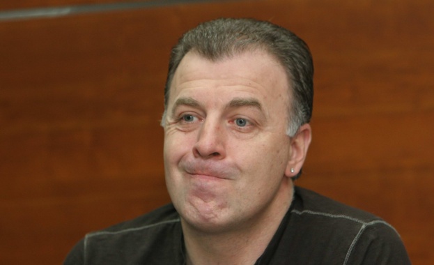 Наско Сираков: На протест срещу крадците и кръвопийците! Бог да пази България!!!!