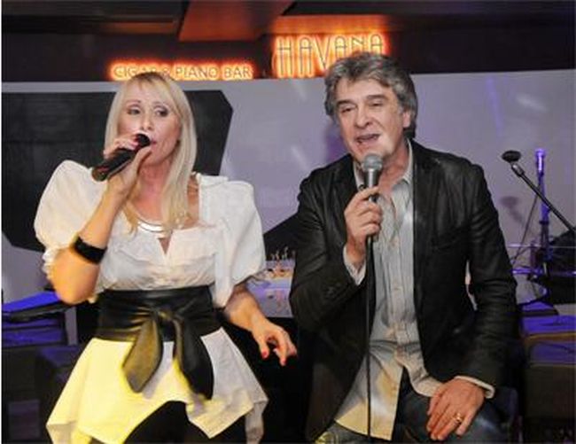 Махат гипса на Кристина Димитрова на турне в Канада