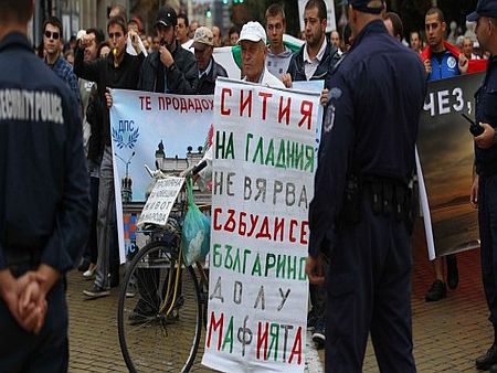 Протестиращите: С терористи няма да преговаряме