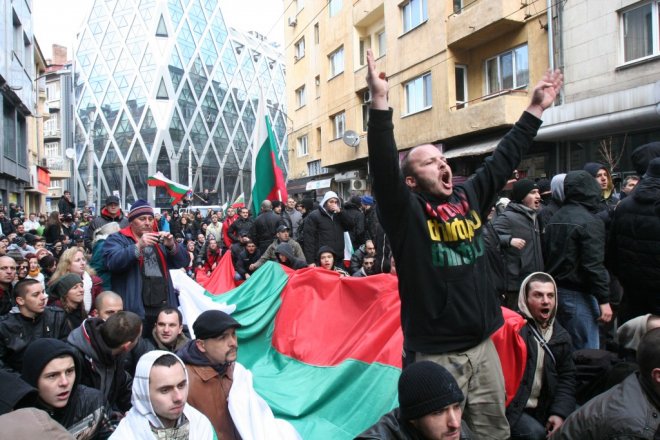 Протестите могат да отложат старта на А група