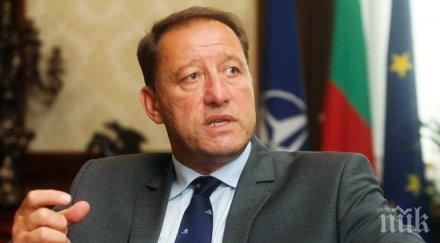 пик найденов подкрепям придобиването нов боен самолет патрулни кораби