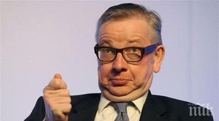 майкъл гоув обвини премиера счита великобритания твърде глупава напусне