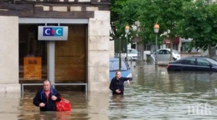 потопът франция помогна залавянето обирджии опитали бягство плуване