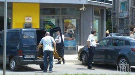 луд екшън пазарджик изнервен поп потроши скоба камък избяга колата