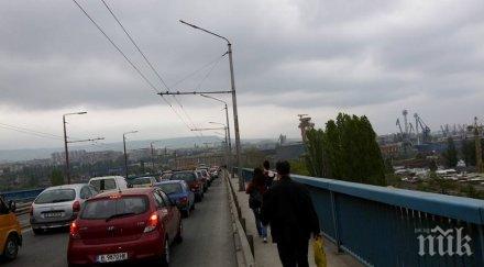 жестока тапа аспарухов мост корабчето белла препълнено