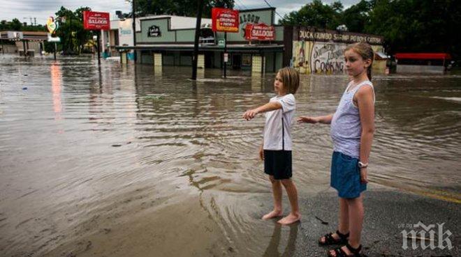 Расте броят на загиналите при наводненията в Тексас