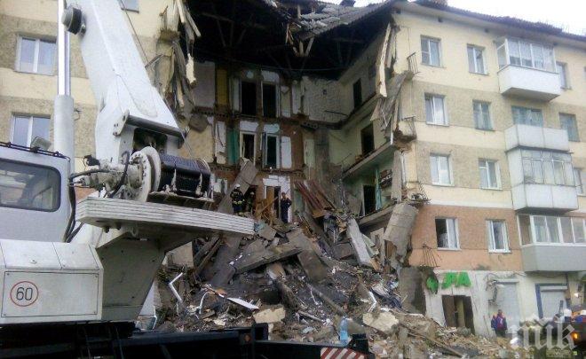 ЕКСКЛУЗИВНО В ПИК! Шокиращи кадри показват ужасяващото рухване на жилищна сграда в Русия! (ВИДЕО/СНИМКИ)