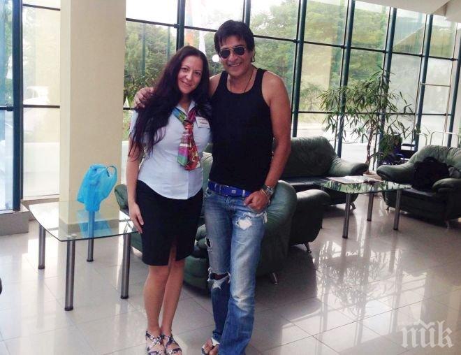 ПЪРВО В ПИК! Звезда от Боливуд се пренесе в Несебър заради мусаката и киселото мляко