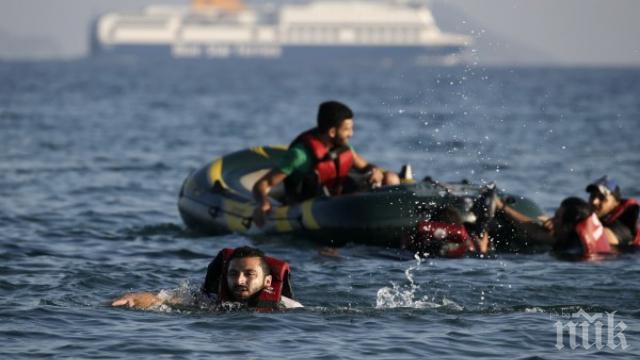 Над 250 души са спасени след потъването на лодката с мигранти край Крит