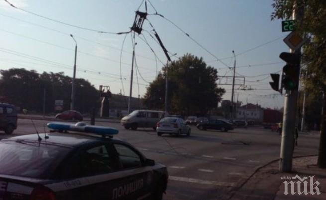 Паднаха тролейбусни жици в Пловдив, полицията отцепи района