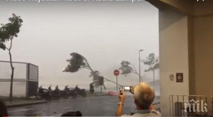 става страшно силен вятър руши сгради куала лумпур видео