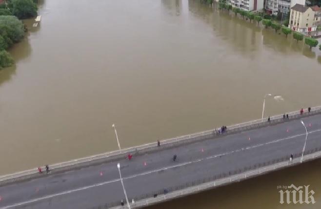 Природно бедствие! Кадри от дрон показват последствията от водната стихия във Франция (ВИДЕО)
