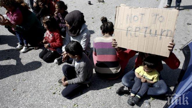 Франция евакуира 1850 мигранти от самоделен лагер в Париж 