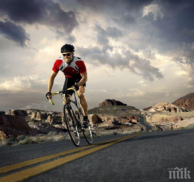 Напушени колоездачи преспаха в ареста