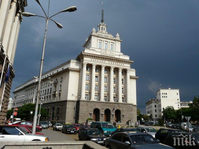 След две години депутатите ще коват законите под стъклен купол