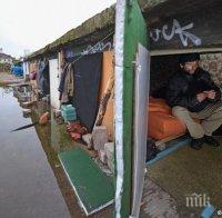 Дойче Веле: Българи в Германия живеят в коптори, спят в порутени имоти, на гол дюшек, направо на земята (СНИМКИ)