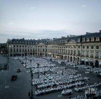 Около 7000 души проведоха флашмоб „Вечеря в бяло“ на площад „Вандом“