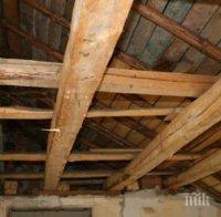 Ужас! Семейство си купи къща, но какво откриха на тавана...