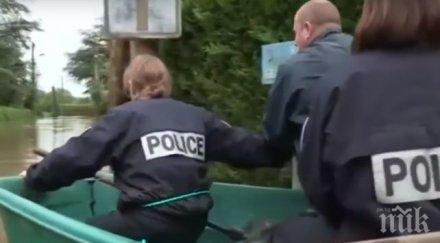 пик трима полицаи една лодка станаха резил