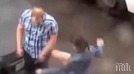 уникално видео бой изтърпи мъж нокаутира приятелката