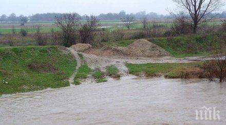 укрепват дигите река стряма спешна проверка