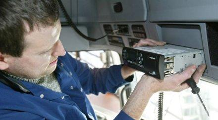 бъдат въведени интелигентни тахографи контрол камионите автобусите