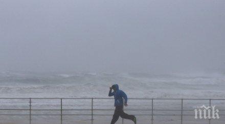 буря отхапа метра брега австралия