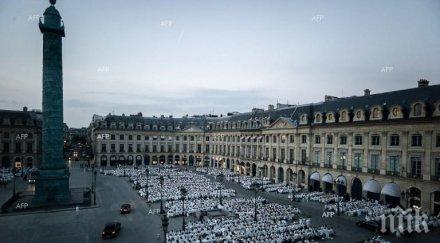 около 7000 души проведоха флашмоб вечеря бяло площад вандом