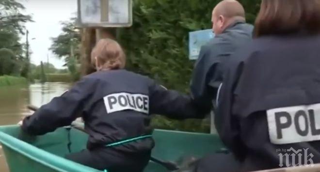 ПИК TV: Трима полицаи в една лодка станаха за резил 