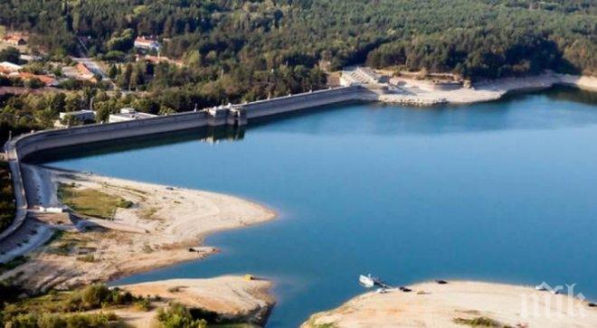 Изпускат контролирано водите от язовир Копринка