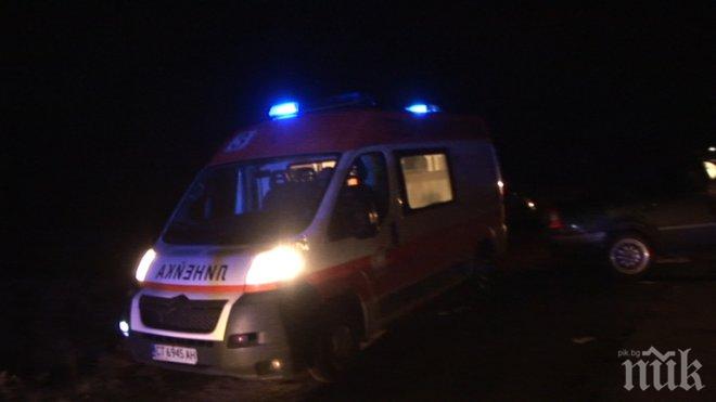 Екшън! Нападнаха екип на Спешна помощв София