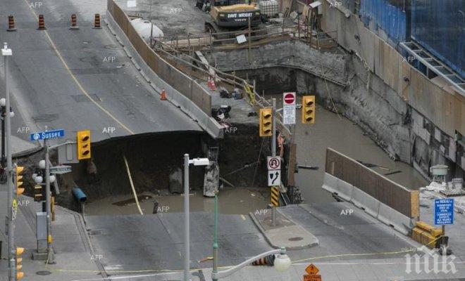 Огромна дупка зейна в центъра на Отава