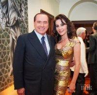 Дарина Павлова трепери над Берлускони в болницата