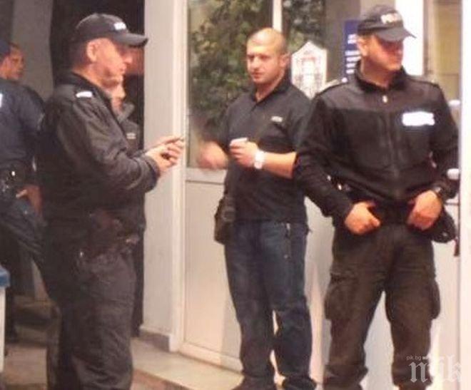 ИЗВЪНРЕДНО! Масови арести на мутри в Бургас! Изведоха първия от кафе „Наполи”
