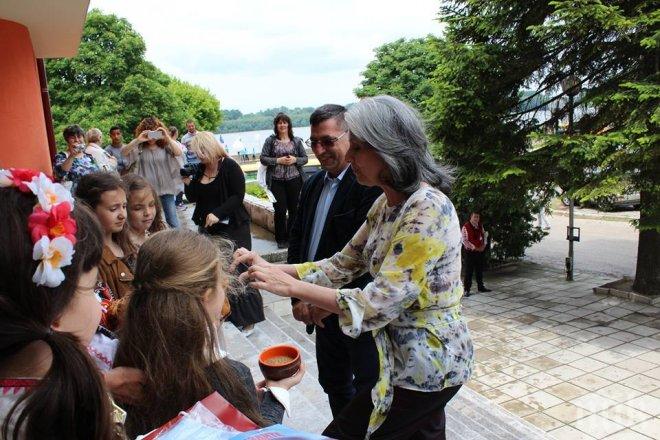 Вицепрезидентът Попова подкрепи фестивал за децата от социалните институциите в Тутракан
