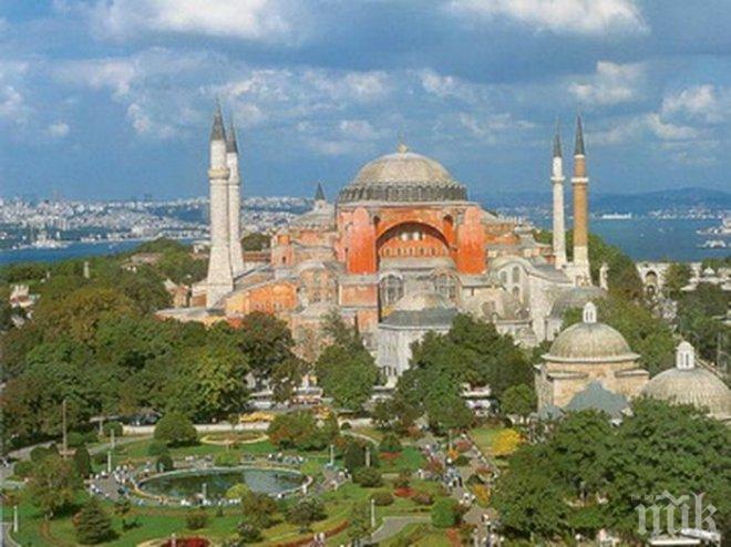 Ислямски ритуали в базиликата „Света София“ скараха Гърция и Турция