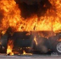 Пироман вилнее в Стара Загора, две коли изгоряха като факли
