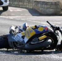 Тежка катастрофа на пътя за Златните! 25-годишен моторист загина при удар с автобус