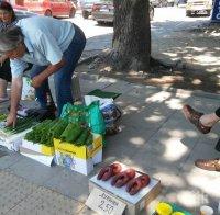 Търгуват нелегална луканка направо на тротоара 