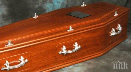 покрусени родители забравили съобщят смъртта бебето поискаха смъртен акт