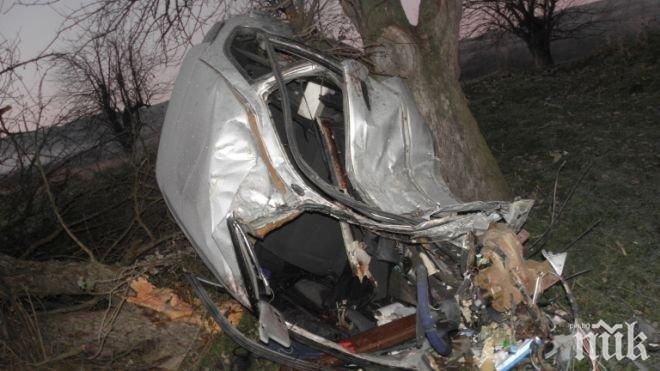 Потресаващо разкритие за кървавото меле край Шумен! Оцеляло 14-годишно момиче оплаква близначката си