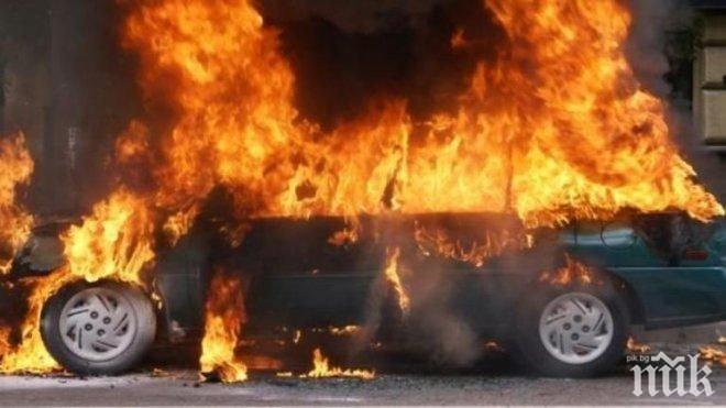Пироман вилнее в Стара Загора, две коли изгоряха като факли
