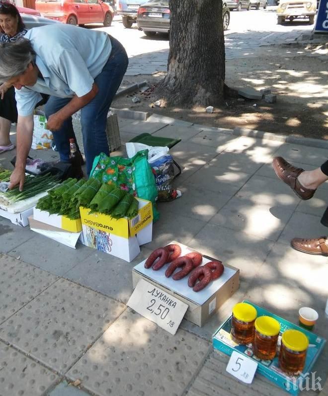 Търгуват нелегална луканка направо на тротоара 