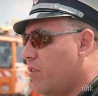 Екшън на пътя! Шофьор скочи на ченге, униформеният: Качи ме на капака и паднах по очи 