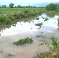 Потоп в Карловско село! Реката срина къщи и остави семейства на улицата (СНИМКИ)