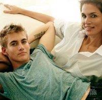 УАУ! Синът на Синди Крауфорд се превърна в супер красавец! (СНИМКИ)